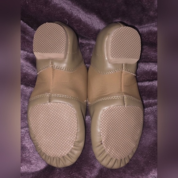 Beige Dance Shoes Size 13.5 With Tan Dance Tights Size 6-8 Years - Picture 3 of 6